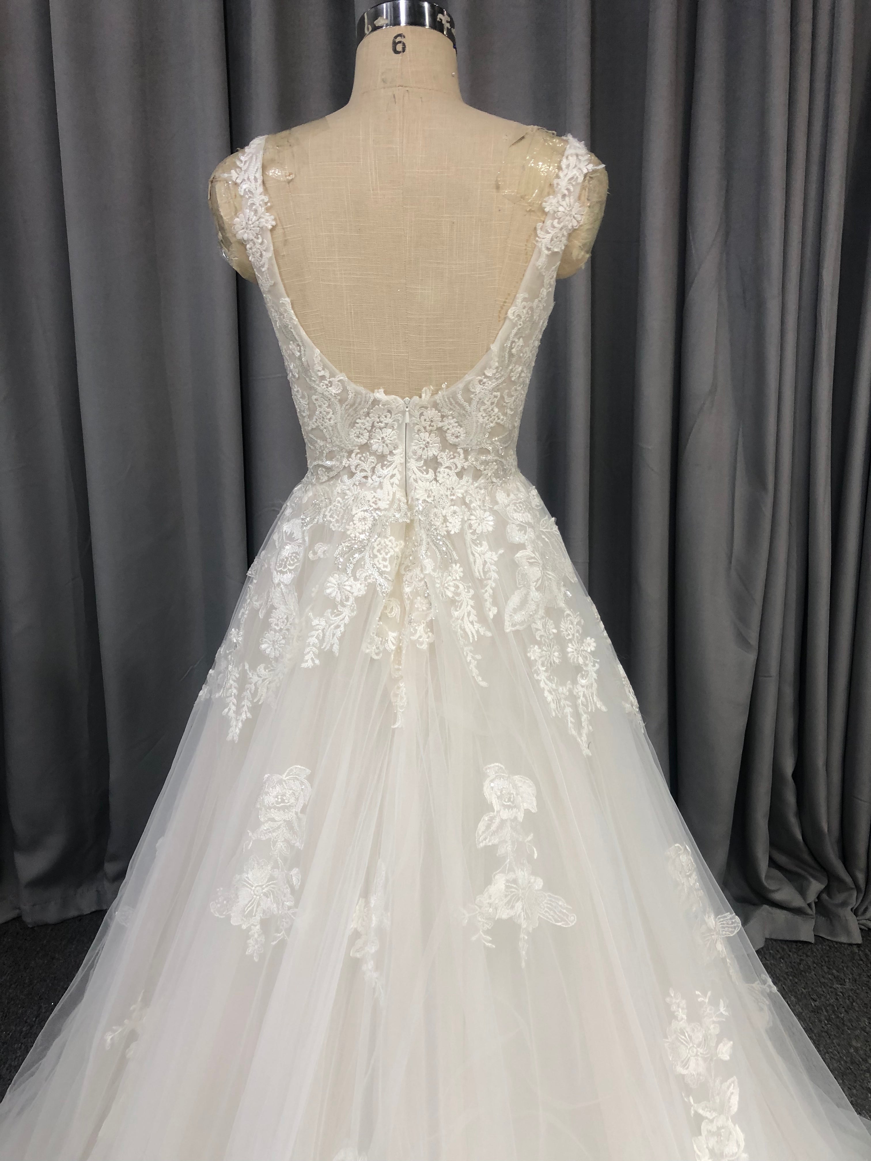 A-Line Scoop Lace Sequins Appliqued Tulle Wedding Dress