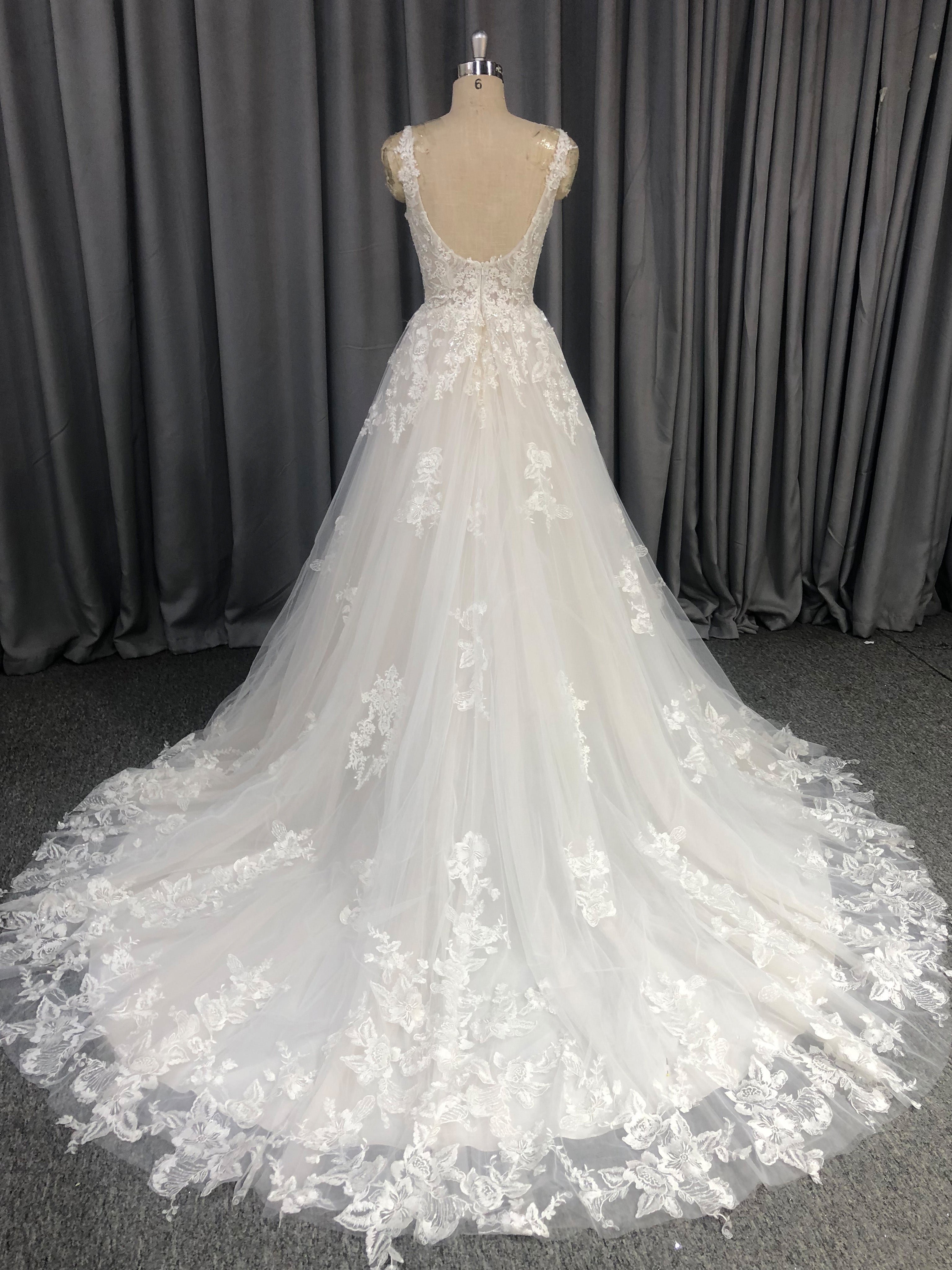 A-Line Scoop Lace Sequins Appliqued Tulle Wedding Dress