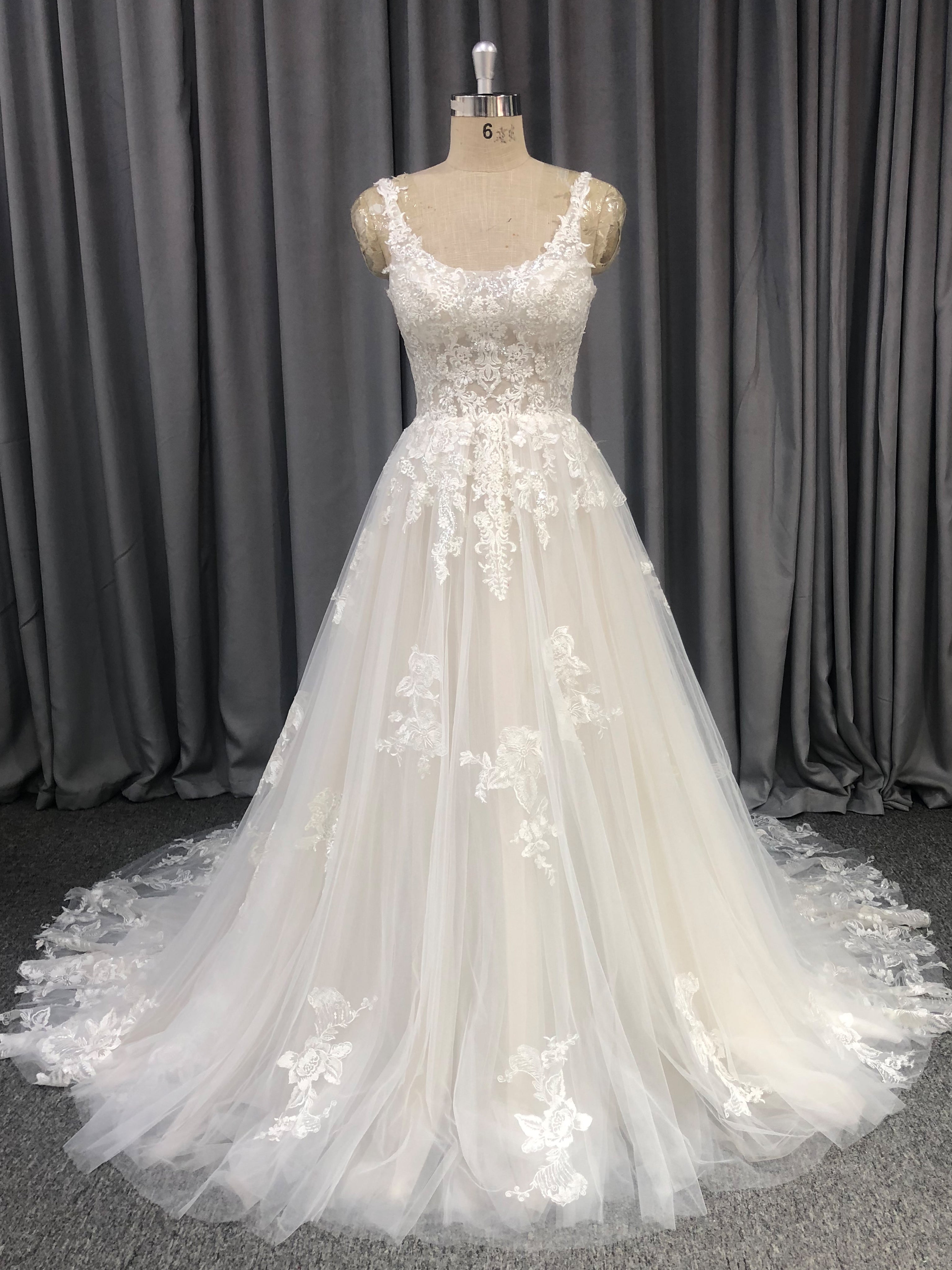 A-Line Scoop Lace Sequins Appliqued Tulle Wedding Dress