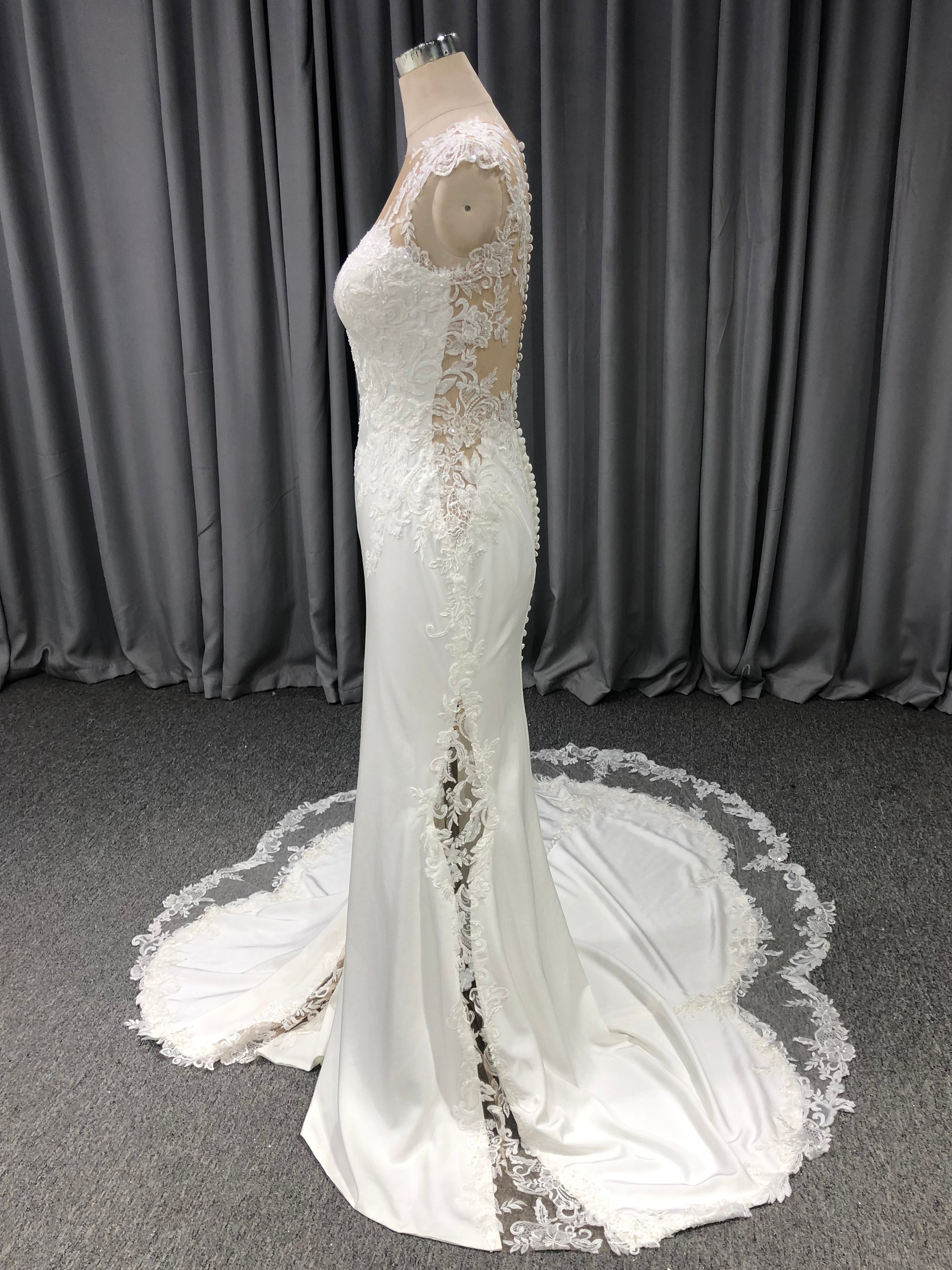 Round Neck Sleeveless Lace Appliques  Mermaid Wedding Dress With Train C0006