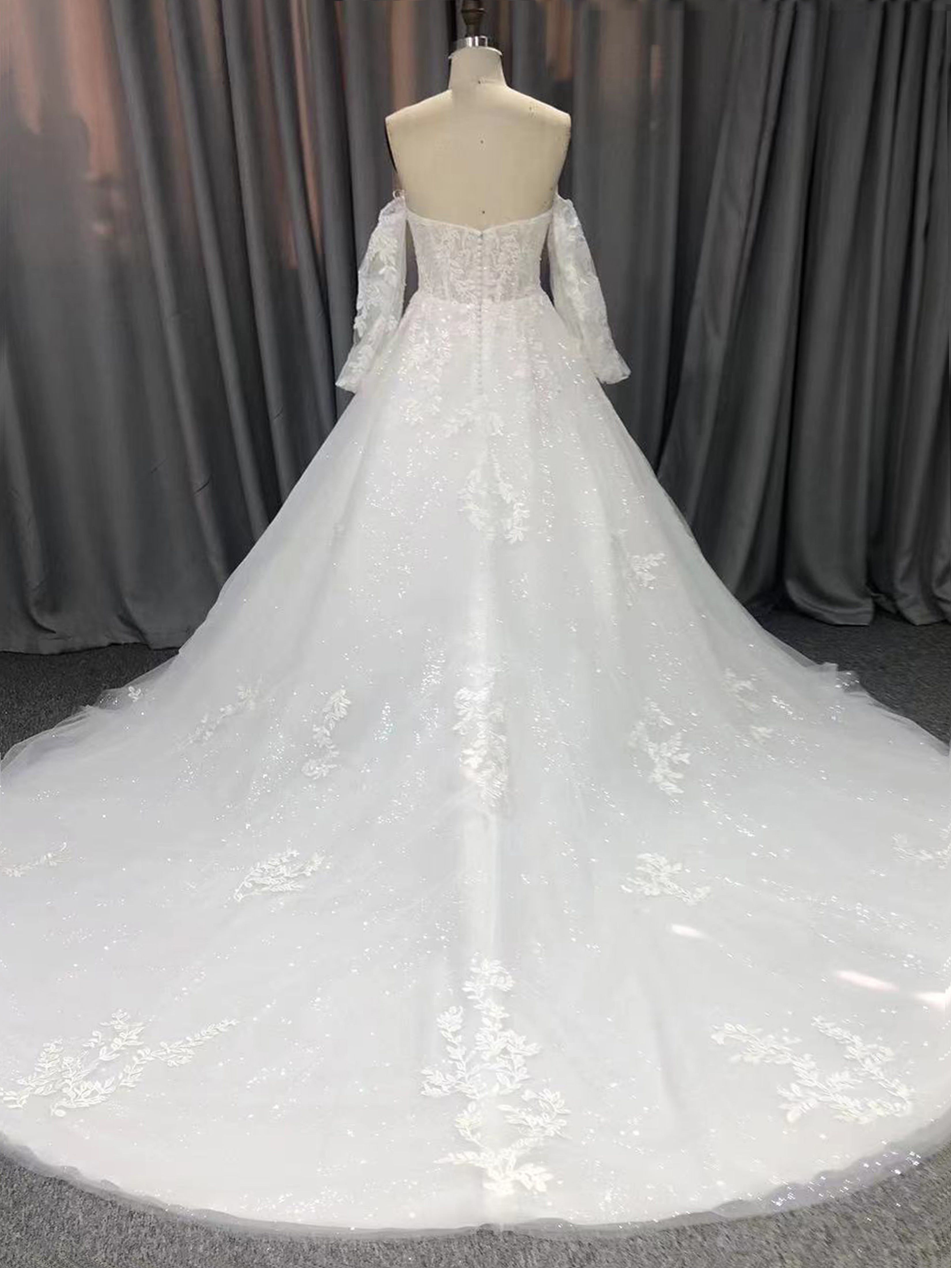 Sweetheart Neck  Off The Should Lace Appliques A-line  Wedding Dress With Train C0008