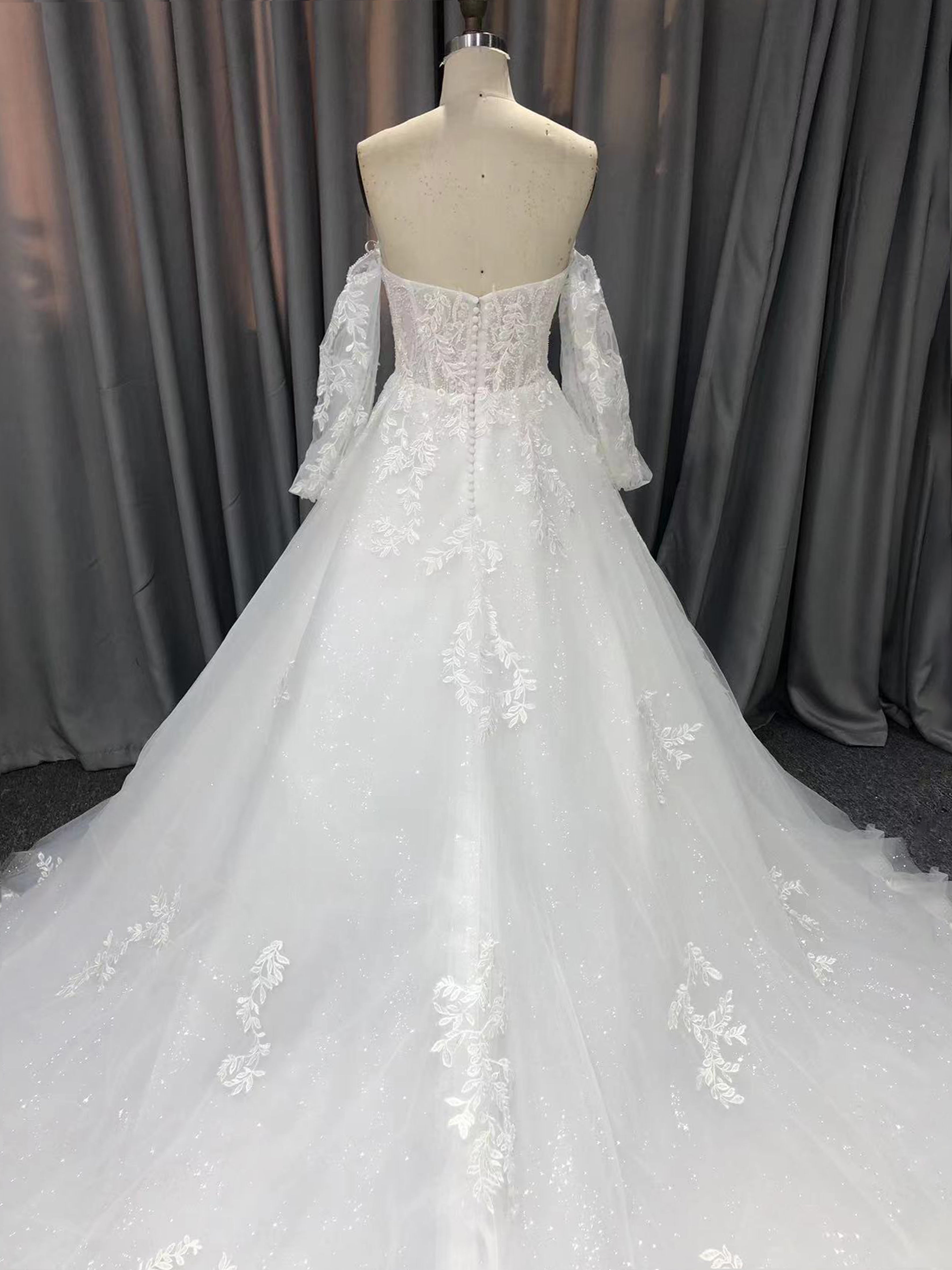 Sweetheart Neck  Off The Should Lace Appliques A-line  Wedding Dress With Train C0008