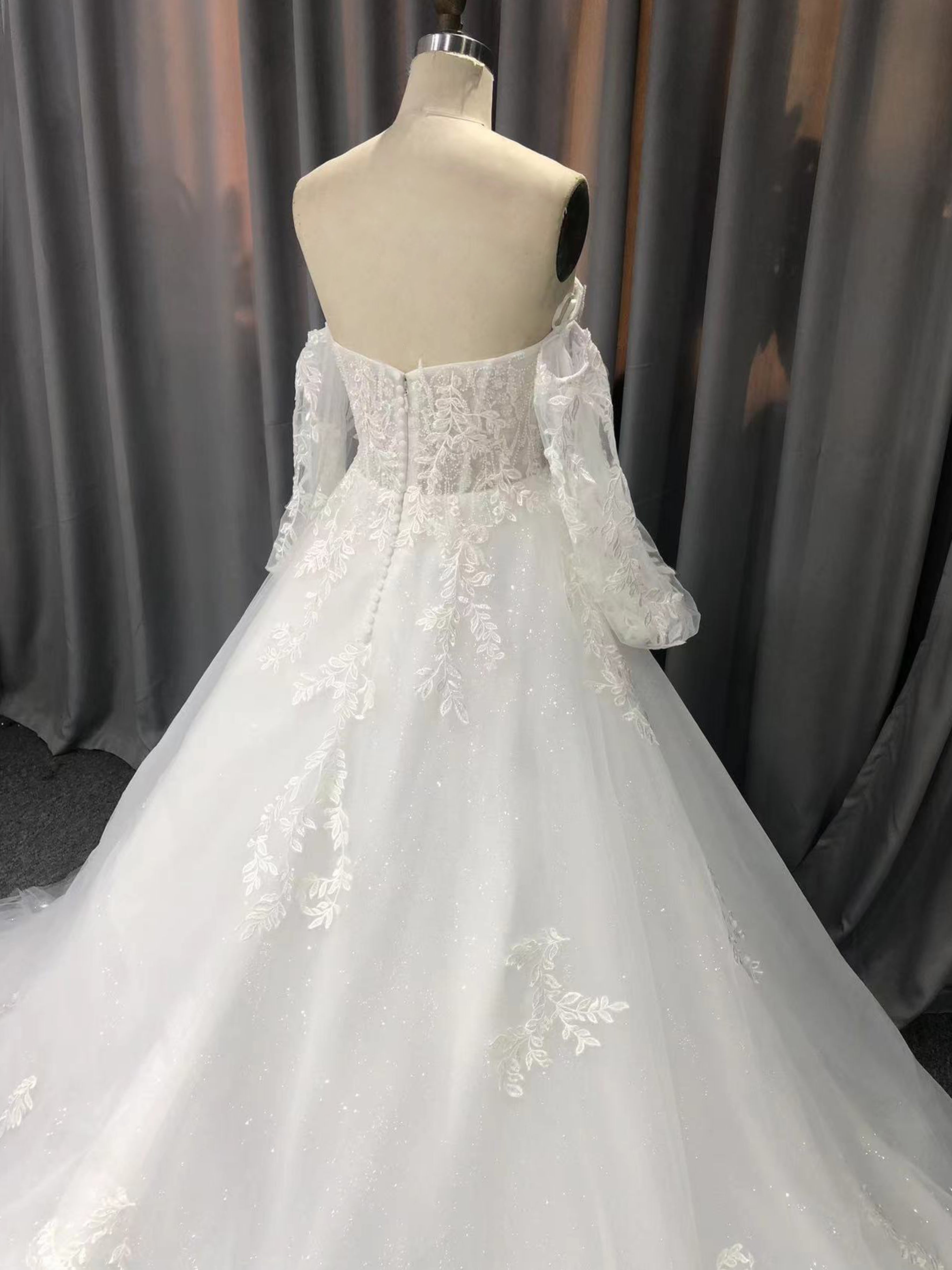 Sweetheart Neck  Off The Should Lace Appliques A-line  Wedding Dress With Train C0008