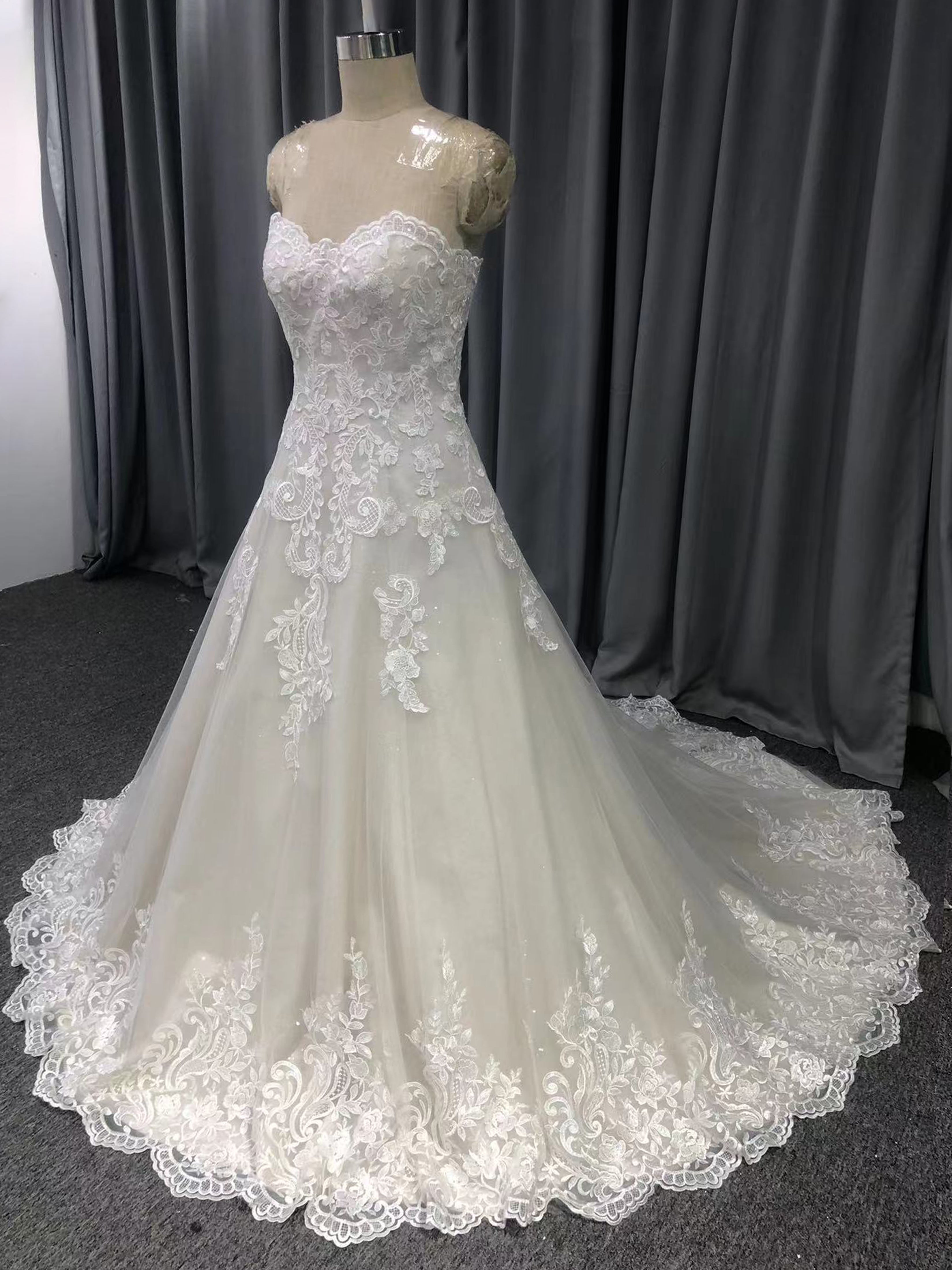 Sweetheart Neck  Strapless  Lace Appliques A-line  Wedding Dress With Train C0009