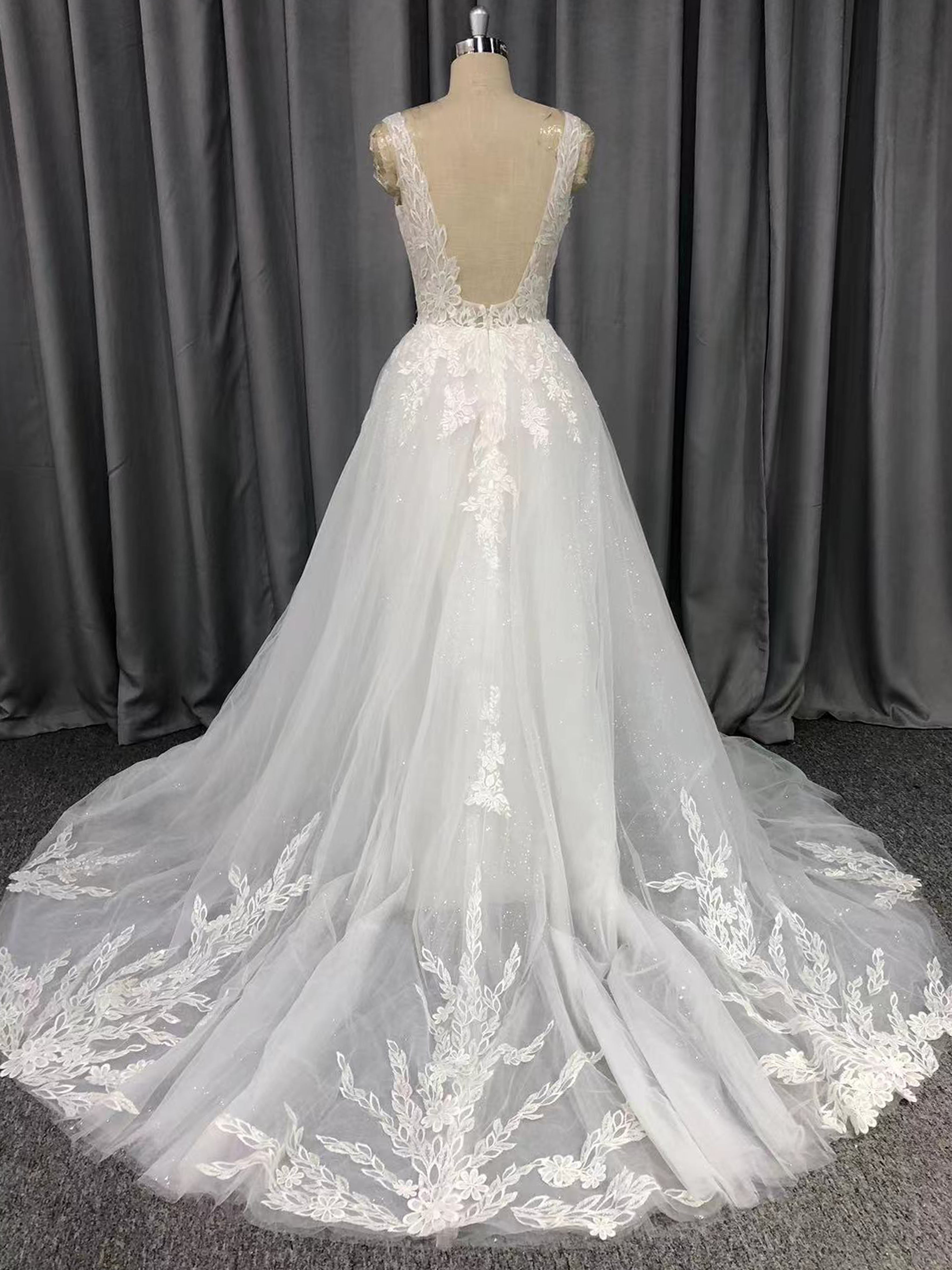 Straps Tulle With Lace Appliques A-line Wedding Dress With Train C0015