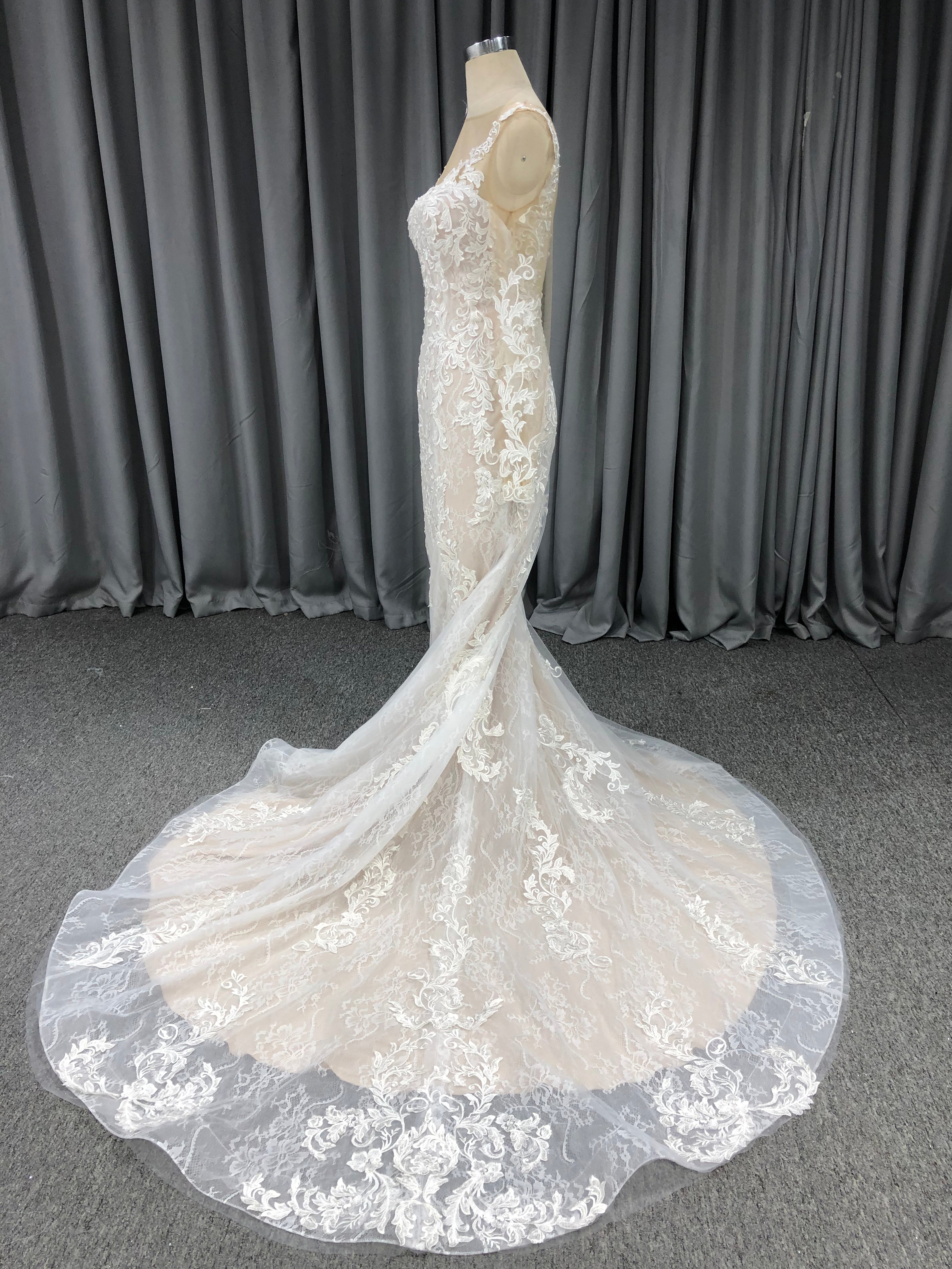 Long sleeves  Lace  Mermaid  Wedding Dress With Train C0019