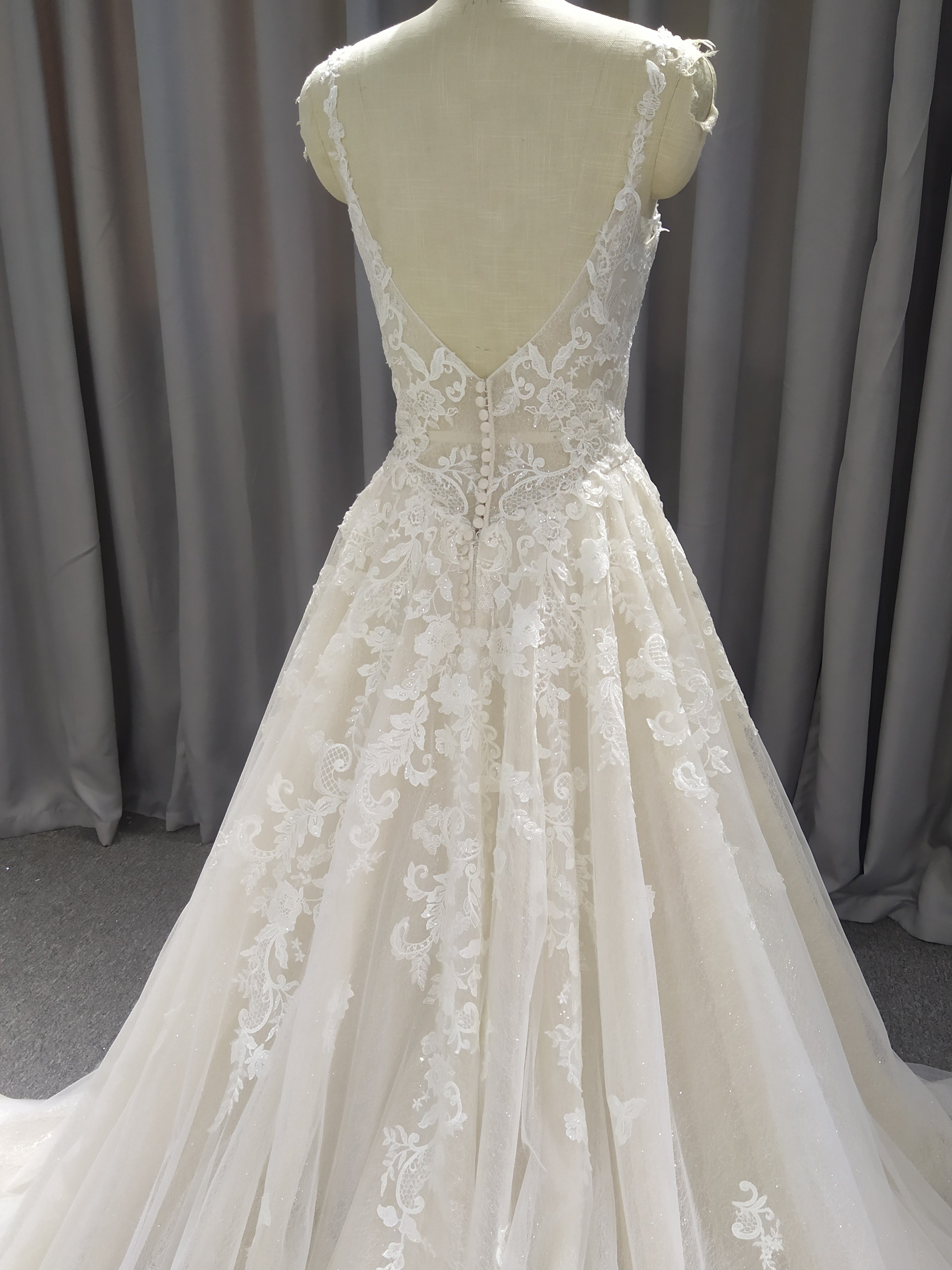 Spaghetti Straps Tulle With Lace A-line  Wedding Dress With Train C0028