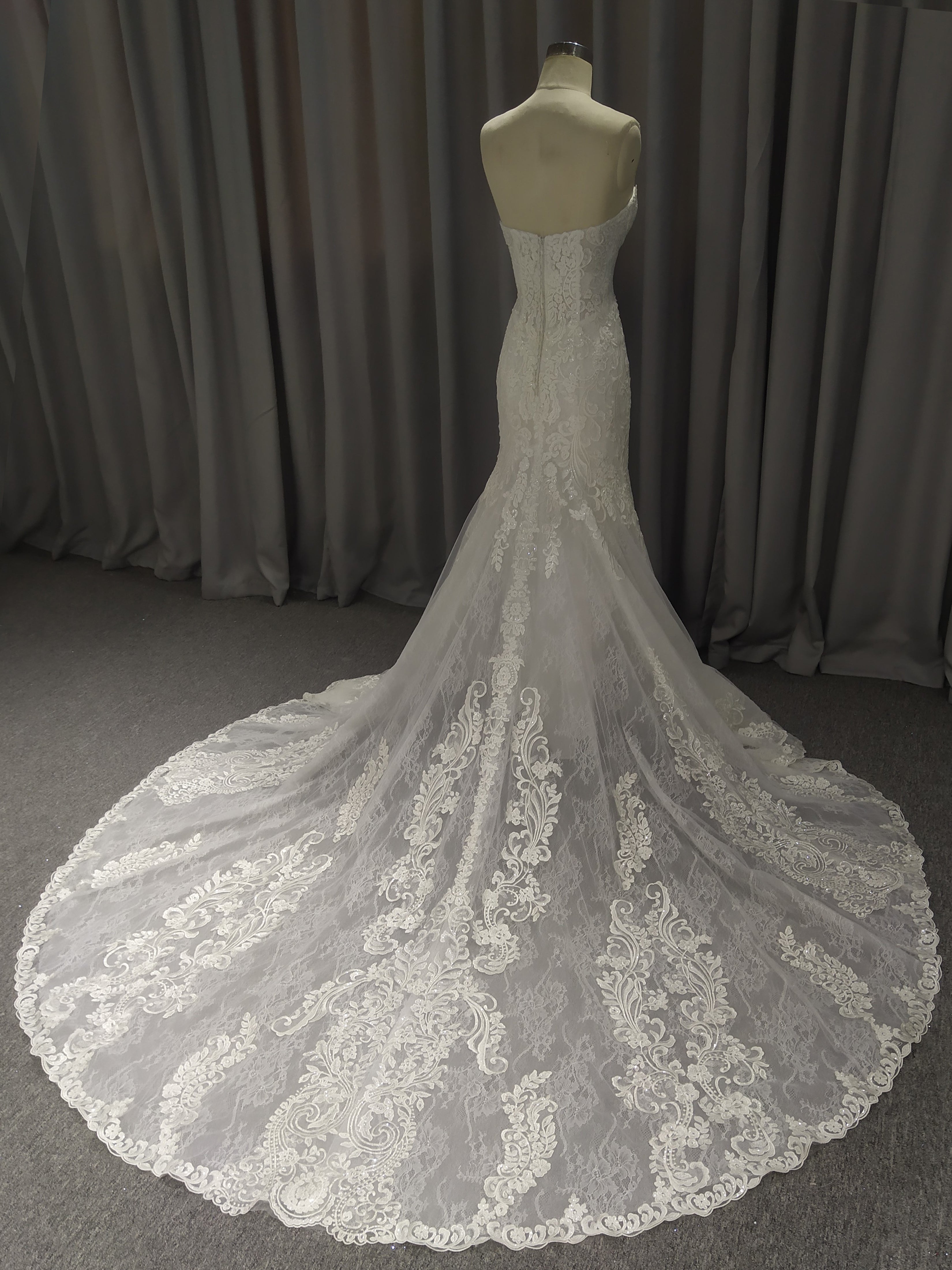 Sweetheart Neck  Lace Mermaid  Wedding Dress With Train C0030