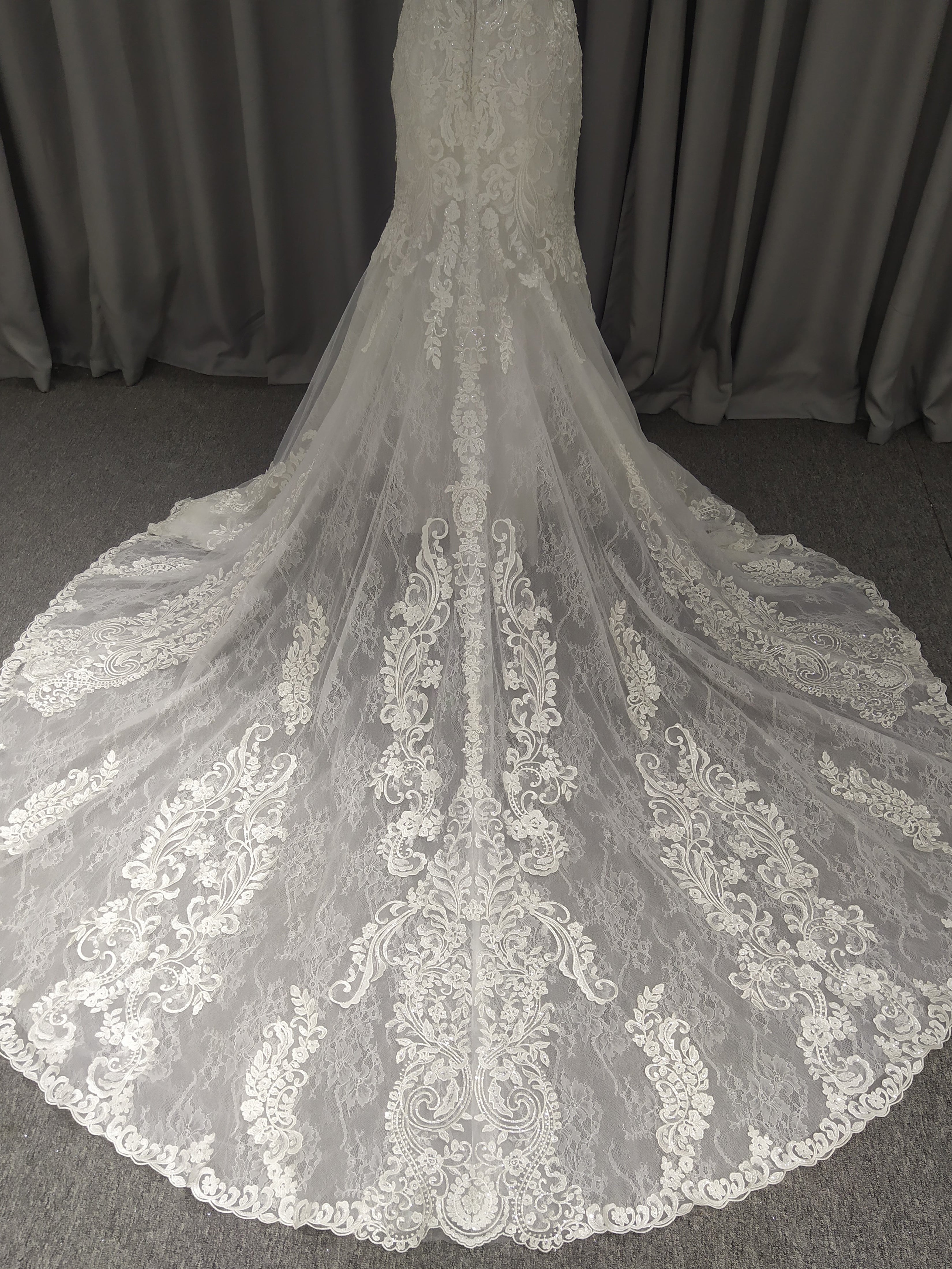 Sweetheart Neck  Lace Mermaid  Wedding Dress With Train C0030