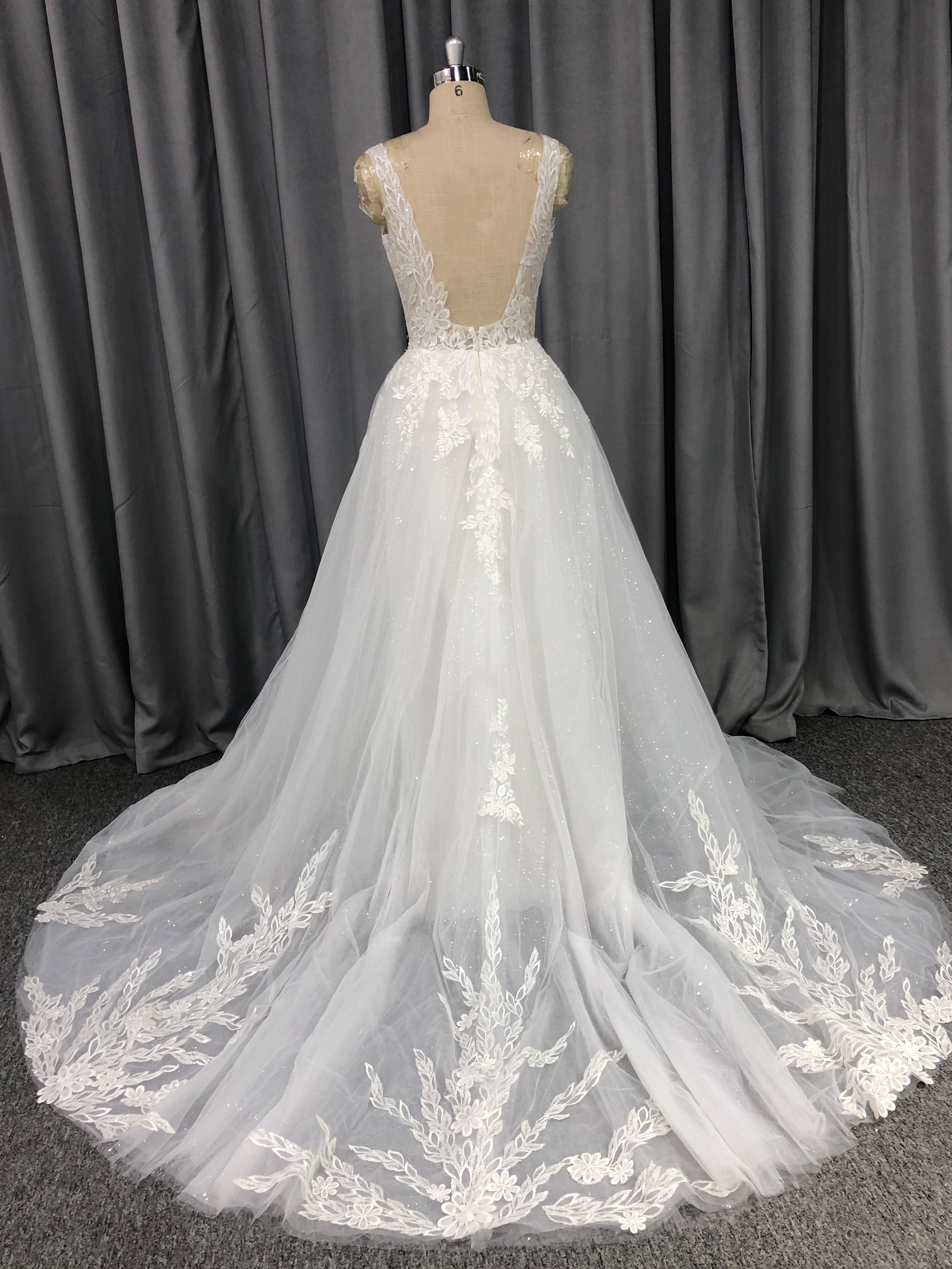 Chic A-Line V-Neck Appliqued Tulle Wedding Dress