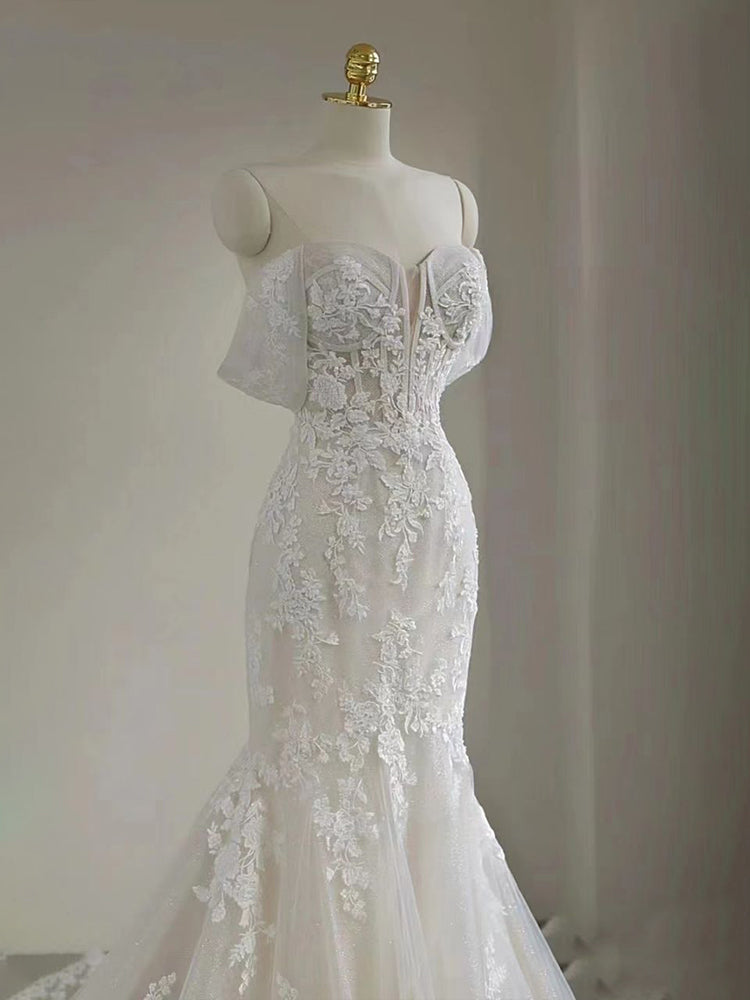 Elegant Mermaid Sweetheart Lace Appliques Wedding Dress With Train