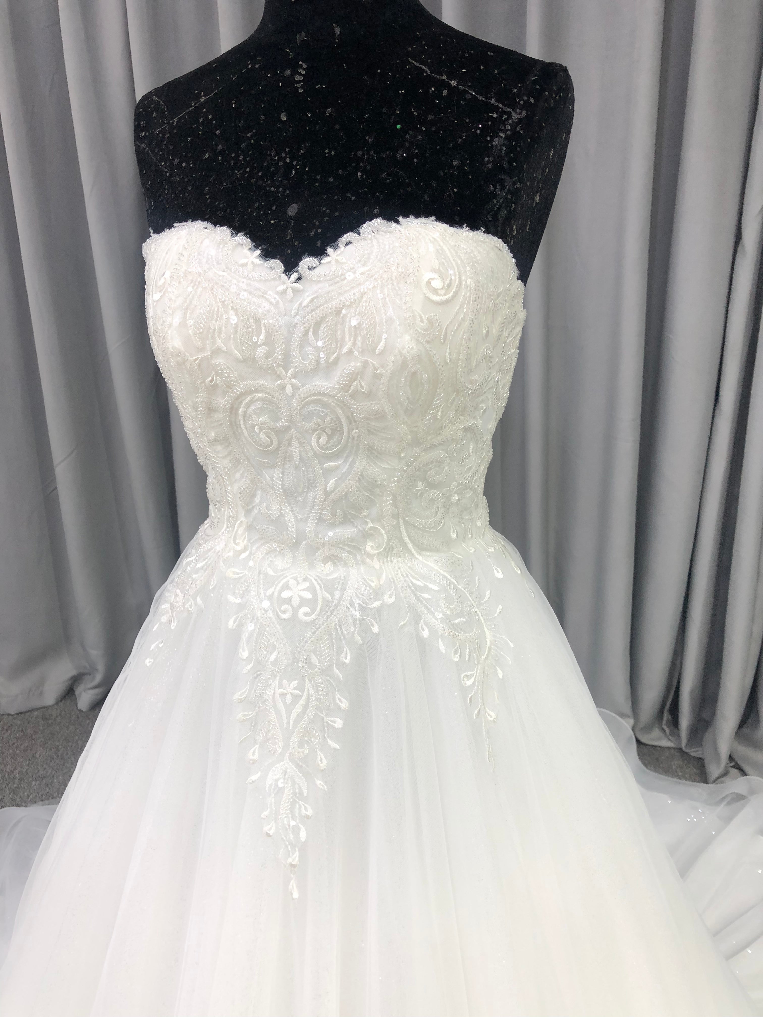 Sparkly A-Line Sweetheart Lace Bodice Tulle Lace Up Back Wedding Dress